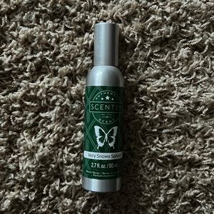 Scentsy Very Snowy Spruce spray. 2.7 fluid ounces. Never used.